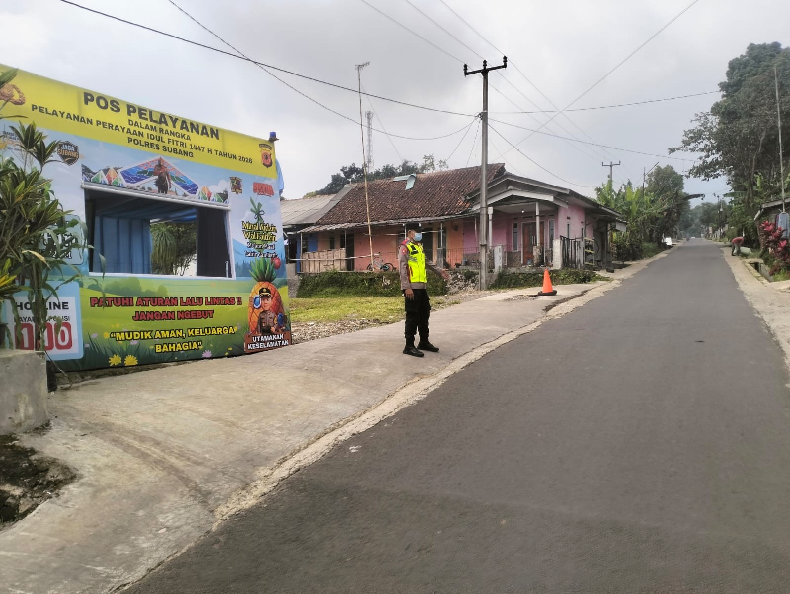 Personel Posyan Tanjakan Panaruban Intensifkan Pengaturan Lalu Lintas, Arus Wisata Terpantau Lancar